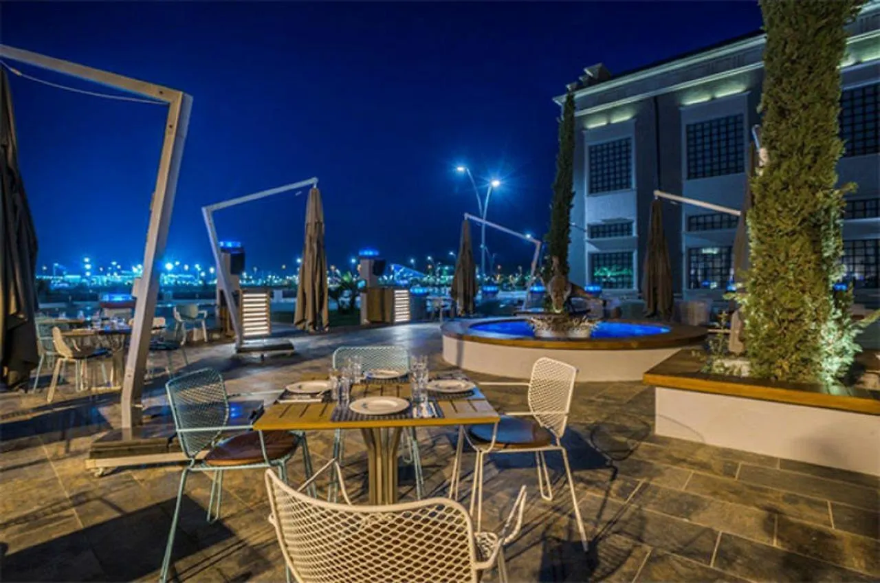 Iva Hotel Old City Baku 4*,
